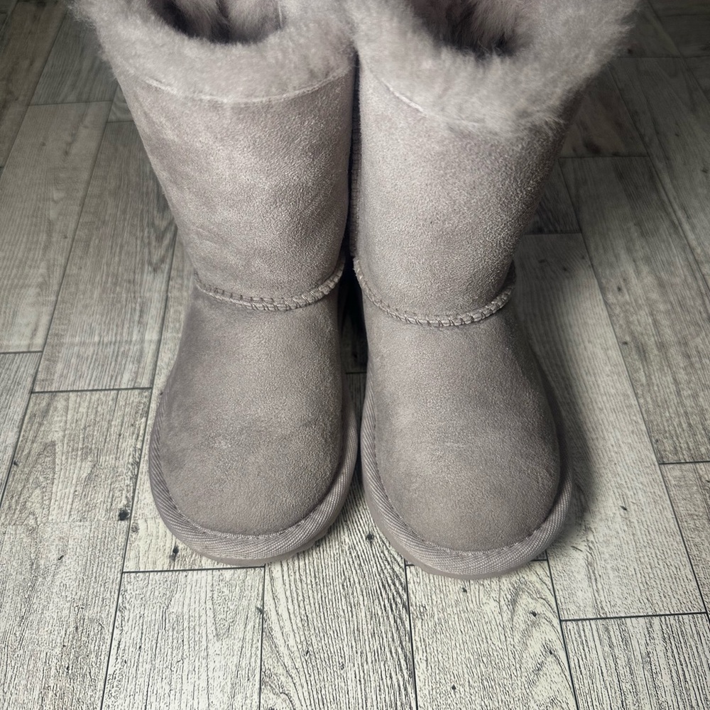 UGG Soft Purplish Gray Fur Boots. Size 8C - Picture 7 of 11